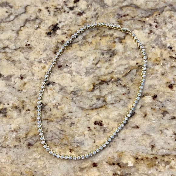 Elegant Gold and Silver Necklace - Picture 2 of 3